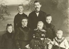 Herman, Theodore, Lena, --,--, Marie, Earnest (Dutch) Froese -Grandpa's Ernestine (1st wife.jpg